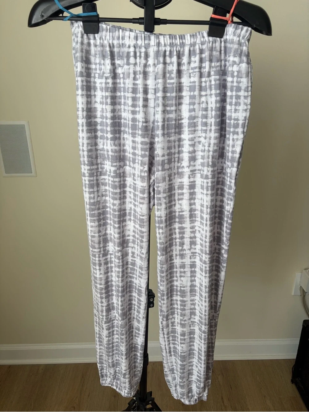 NWT Moonstruck Two-Piece Pajama Set Grey Plaid Sleepwear Medium